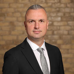 Shawn Gibson headshot